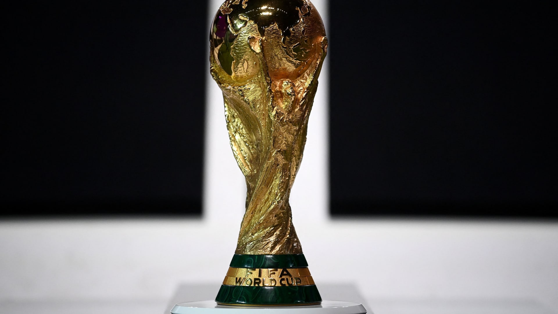 FIFA-Qatar-trophy