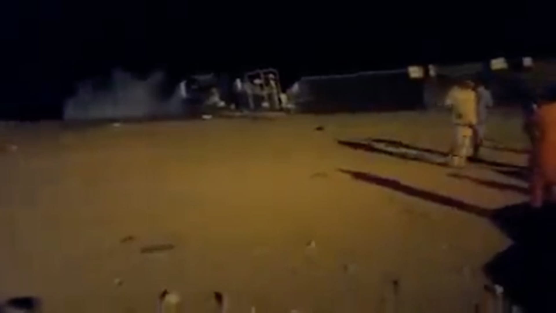 فيديو يظهر لحظة غرق سفينة سودانية محملة بآلاف الأغنام