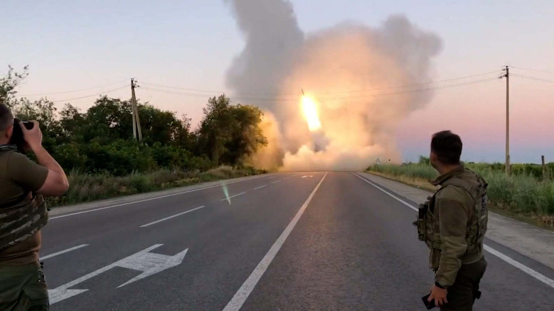 شاهد كيف يستخدم الجيش الأوكراني صواريخ أمريكية في الحرب الروسية