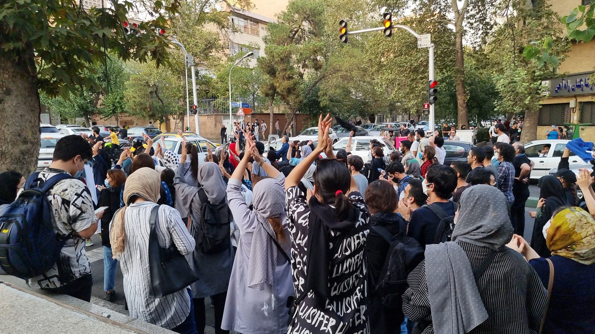 جانب من الاحتجاجات على وفاة الشابة مهسا أميني في طهران