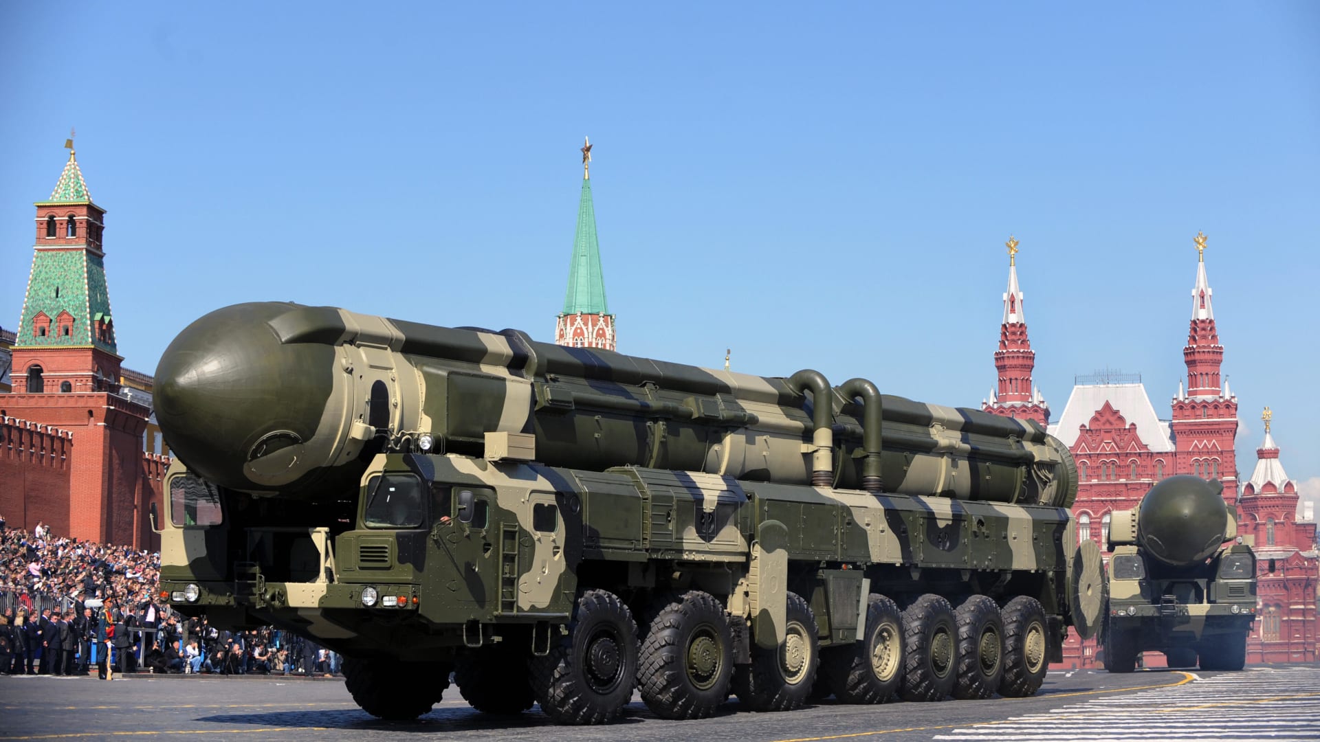 صورة أرشيفية لصاروخ باليستي عابر للقارات خلال عرض عسكري بمناسبة يوم النصر في موسكو