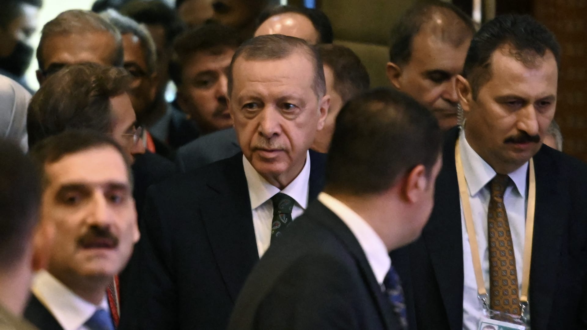 أول مصافحة "تاريخية" بين السيسي وأردوغان على هامش افتتاح مونديال قطر