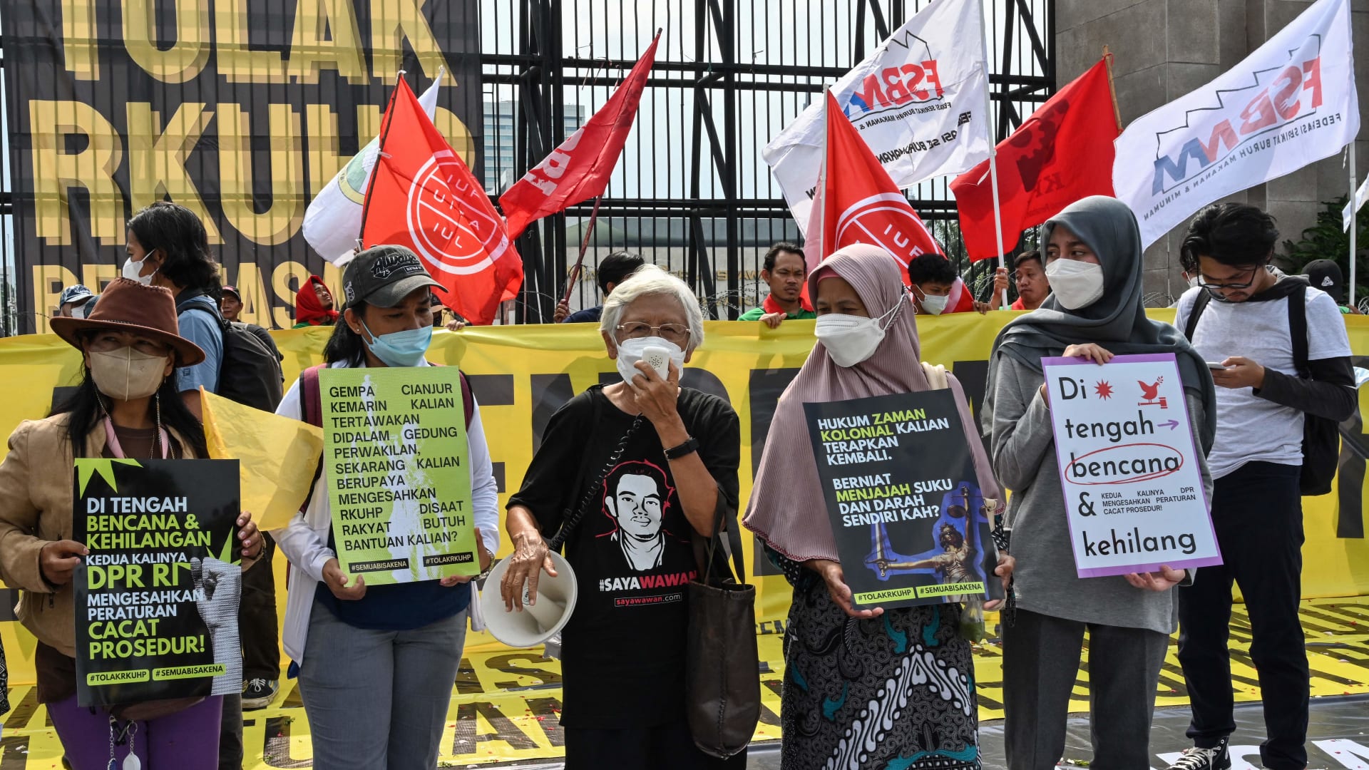 نشطاء يحتجون في إندونيسيا 