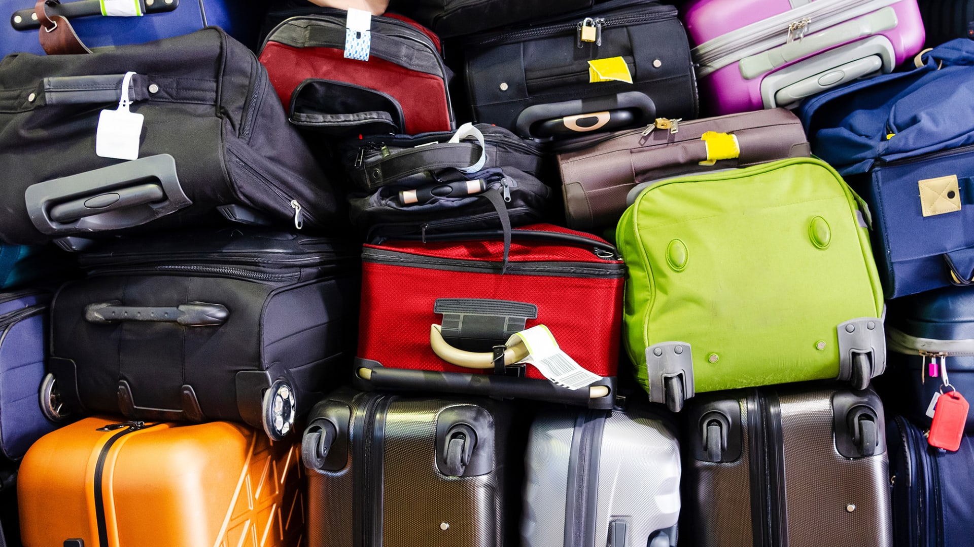 بأمريكا.. مسافرة تكشف كذب شركة طيران عليها بشأن موقع حقيبتها بفضل جهاز تعقب