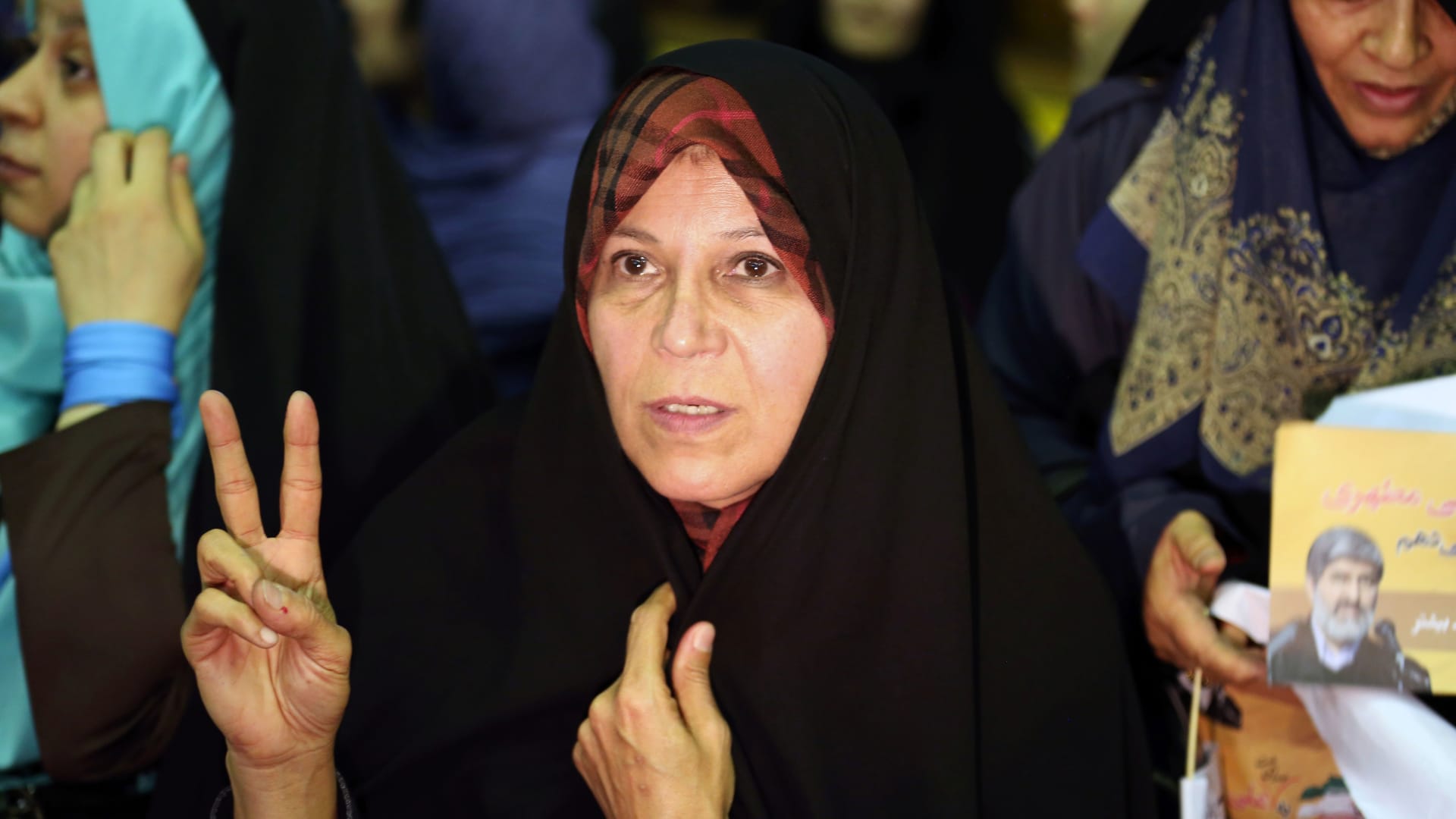 إيران تحكم بالسجن خمس سنوات على فايزة رفسنجاني