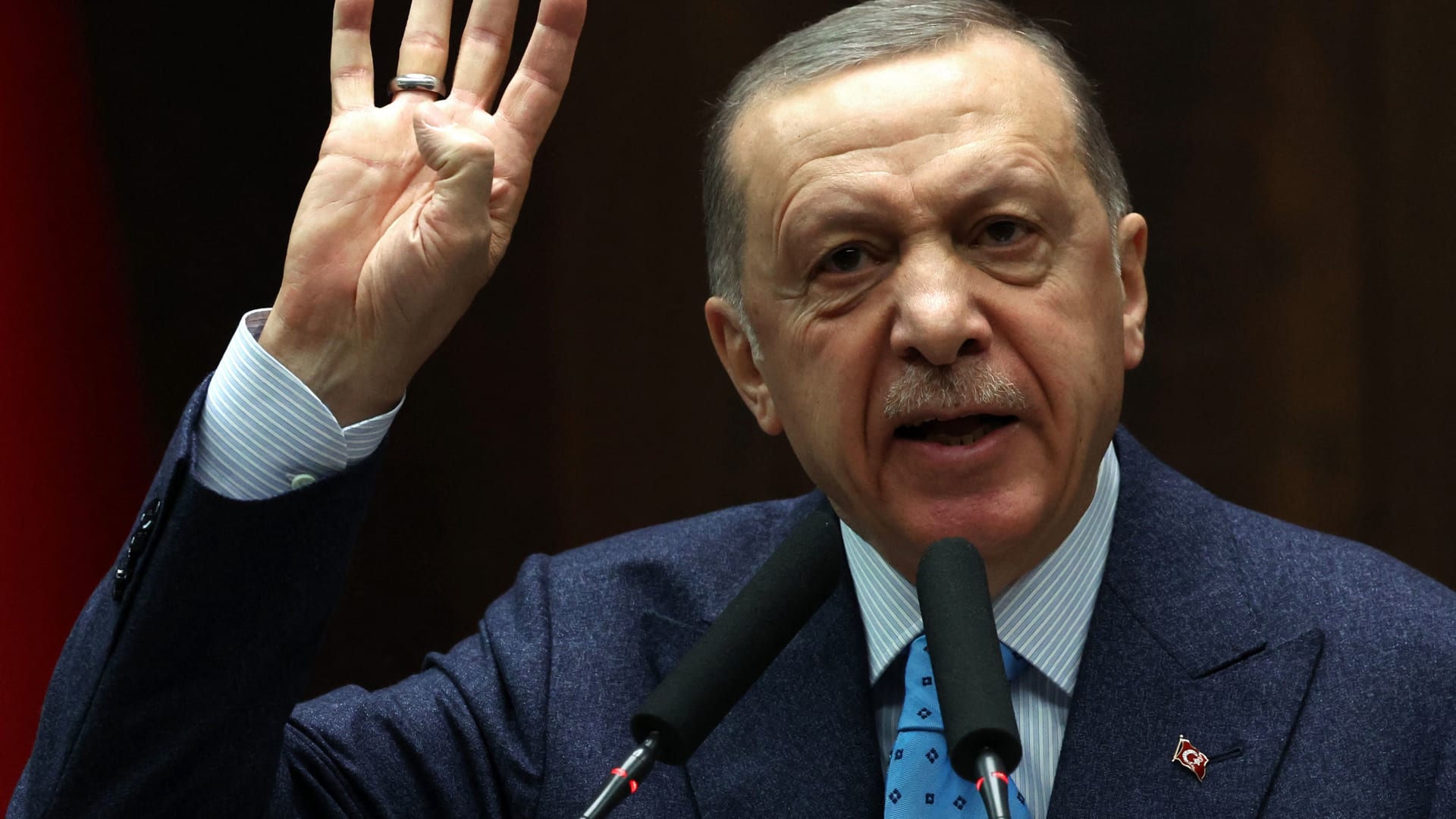  أردوغان: هل نرد على السويد بعد حرق مصحف؟