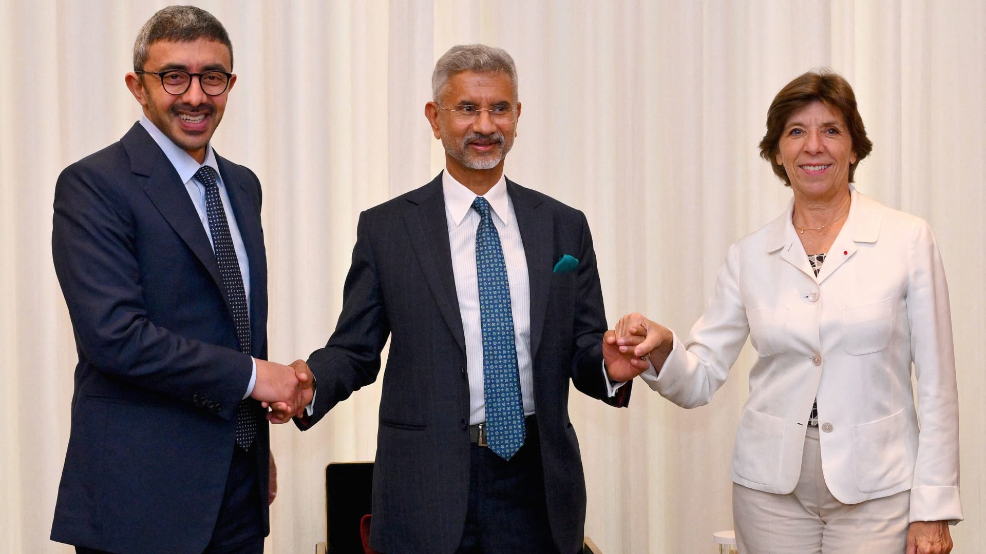 الإمارات وفرنسا والهند تؤسس مبادرة للتعاون الثلاثي.. ماذا تشمل؟
