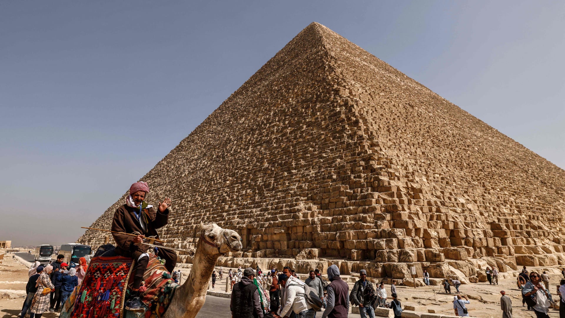 اكتشاف ممر مخفي داخل الهرم الأكبر في مصر