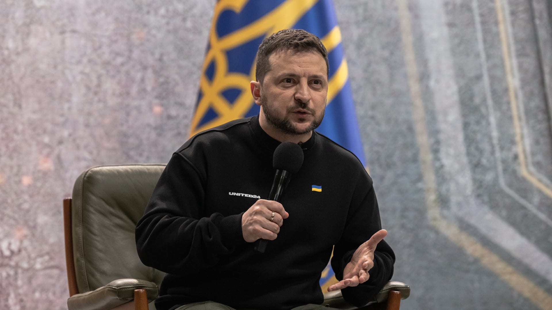 زيلينسكي يغرد عن "قوة الصلاة" بشهر رمضان لتطهير أوكرانيا من "الشر الملحد الروسي"