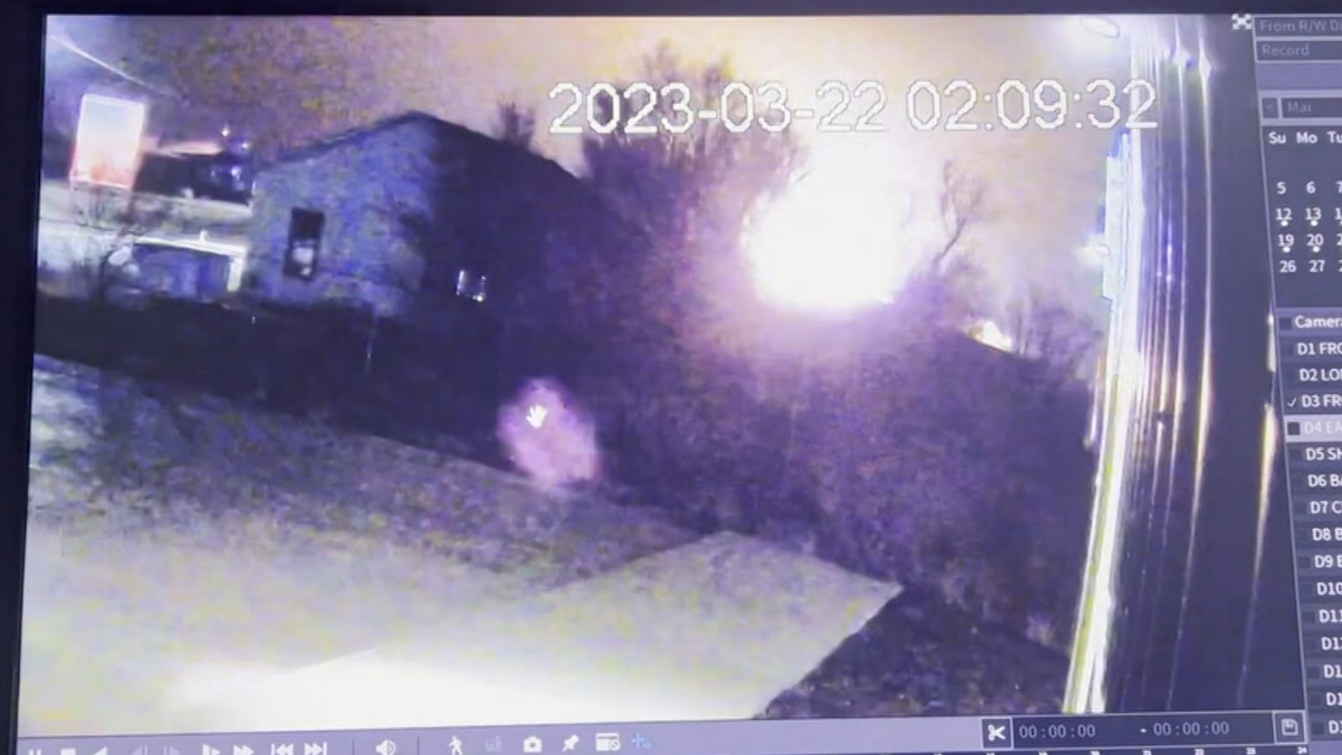 كاميرا مراقبة ترصد لحظة انفجار منزل فجأة.. شاهد ما حدث