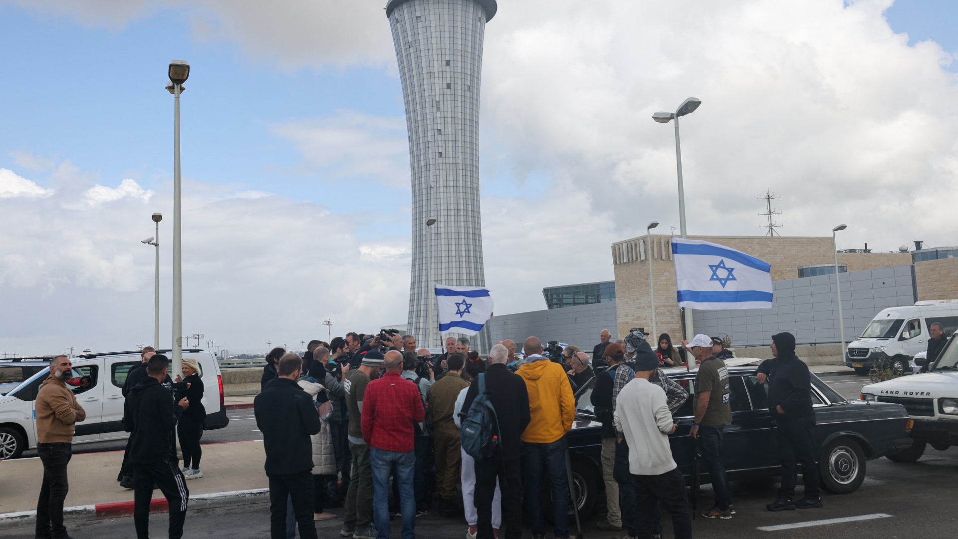 إضراب عام في إسرائيل يطال ميناء حيفا ومطار بن غوريون للضغط على نتنياهو