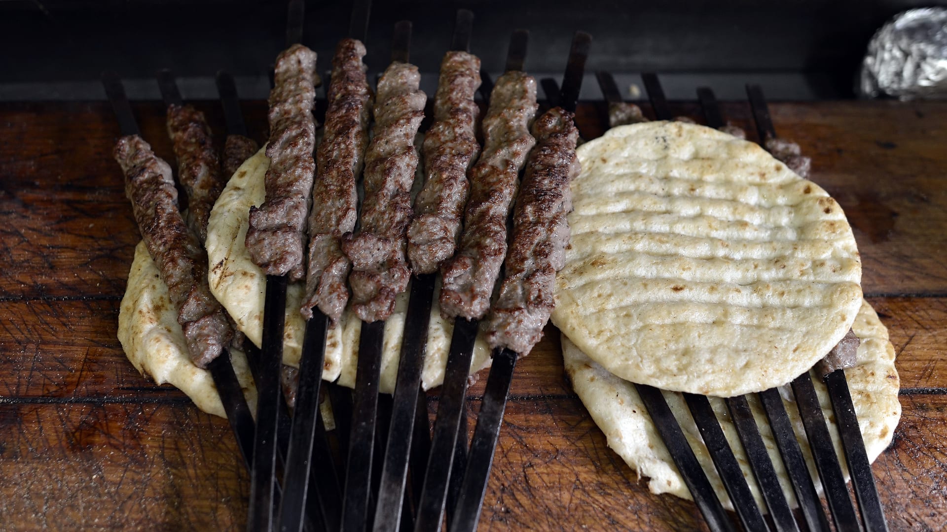تخطط لاستقبال الضيوف خلال رمضان؟ هذه أفضل طريقة لمعرفة نضج اللحوم والدواجن أثناء الطبخ