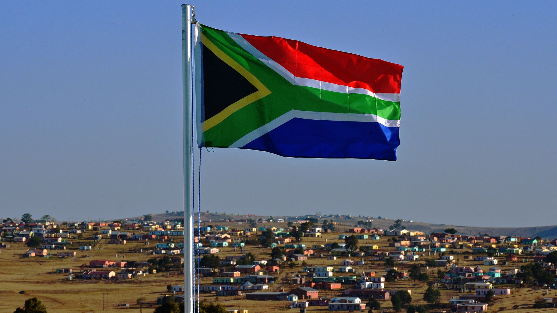  اعتقال مغتصب قاتل هرب من السجن في جنوب أفريقيا مُتهم بتزوير وفاته خارج البلاد