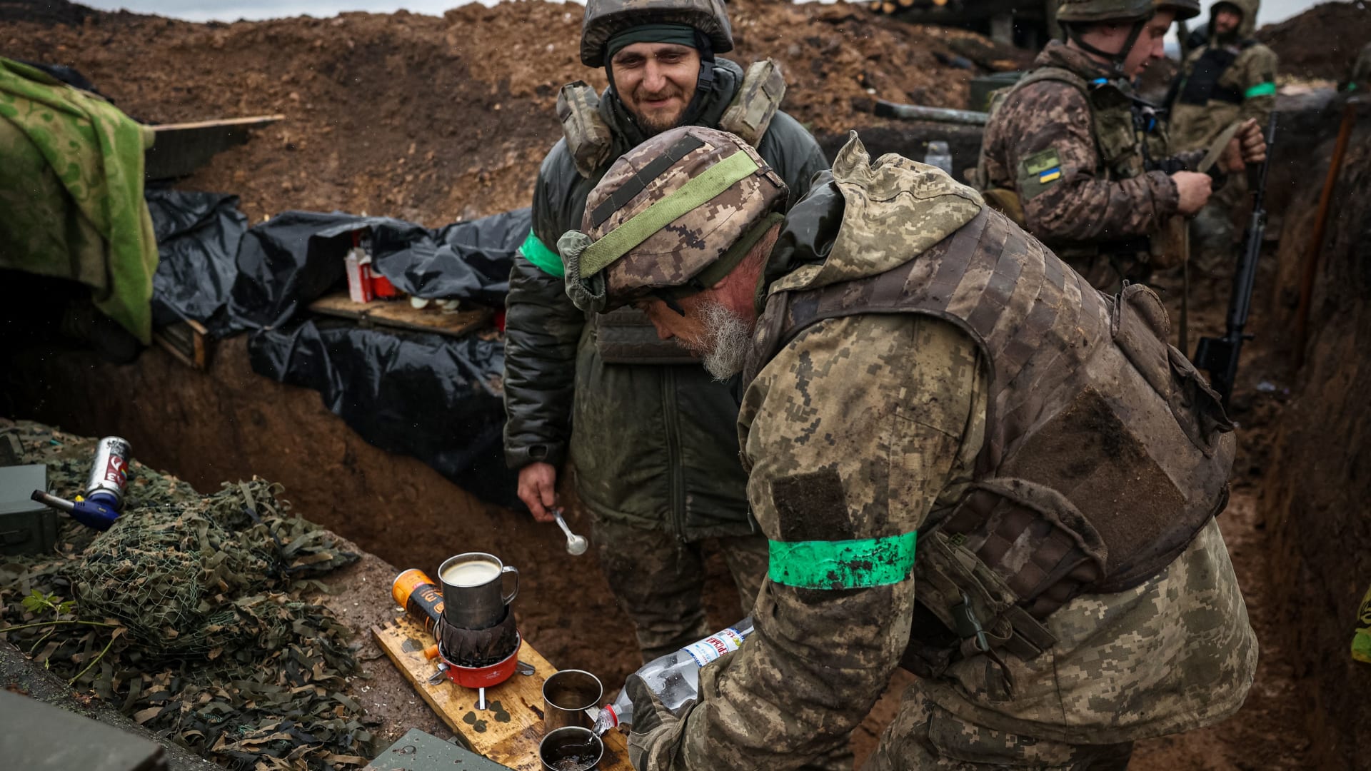 مسؤول أوكراني: سنستخدم أي أسلحة غير محظورة لاستعادة شبه جزيرة القرم