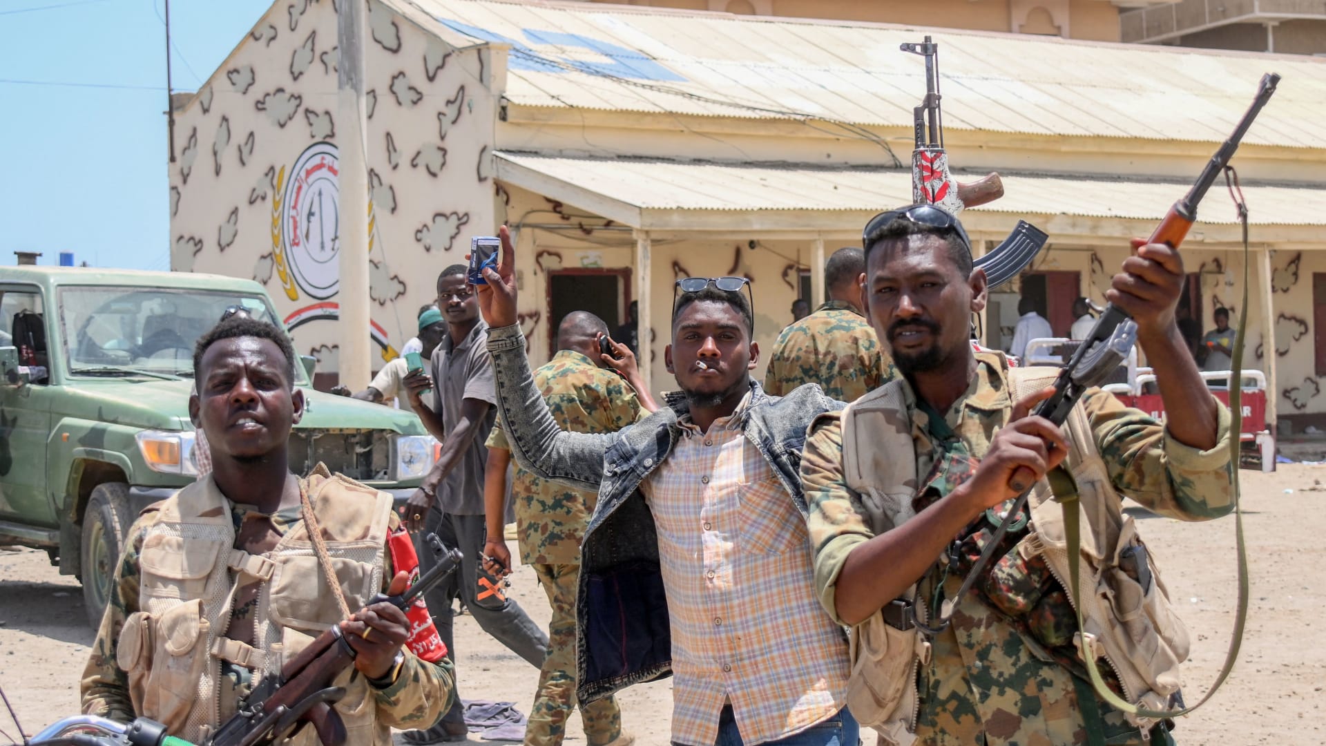 الأمم المتحدة تعلن حصيلة ضحايا المعارك في السودان.. وتجدد الاشتباكات حول القصر الجمهوري ومقر قيادة الجيش