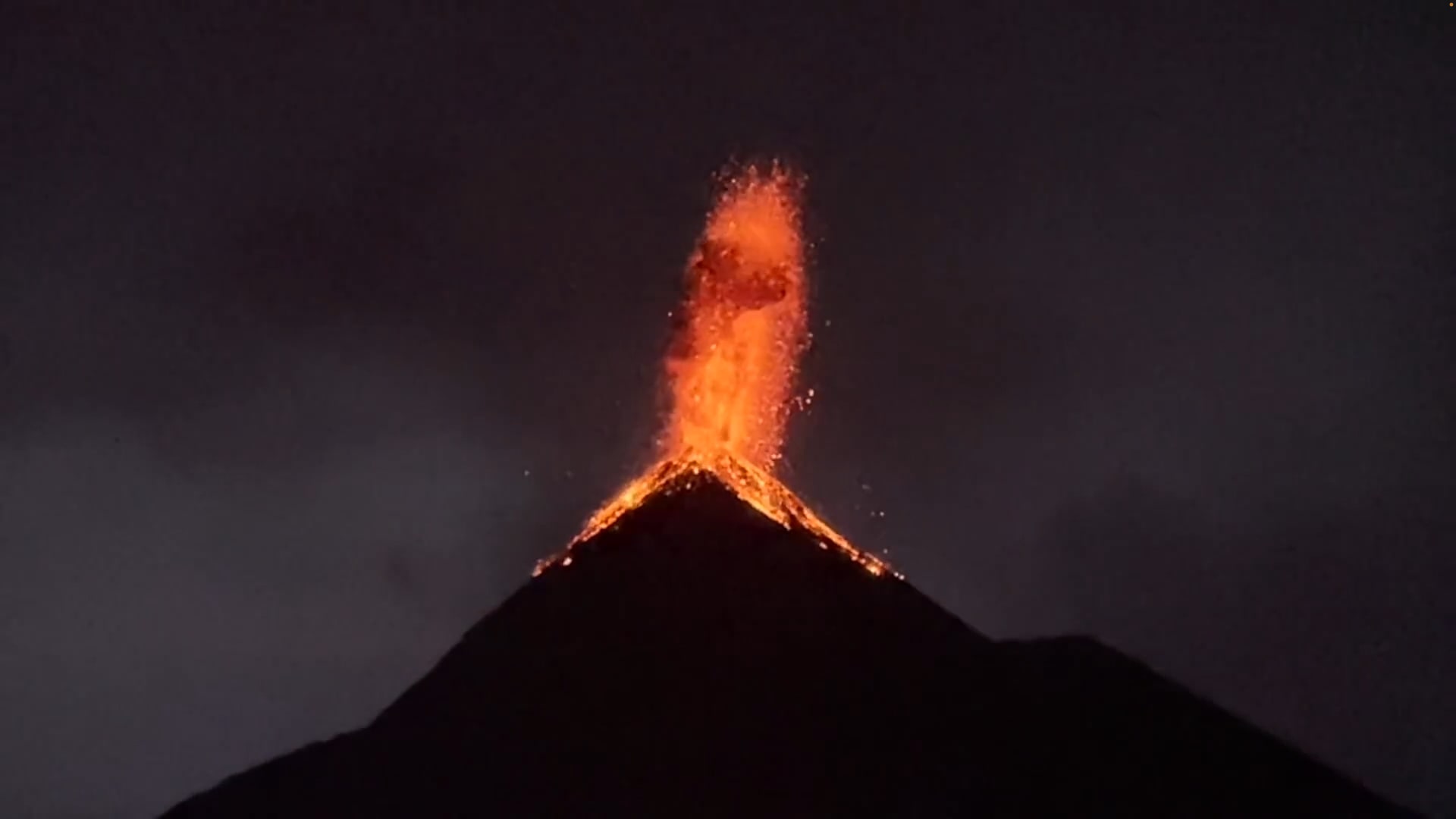 بركان فويغو في غواتيمالا