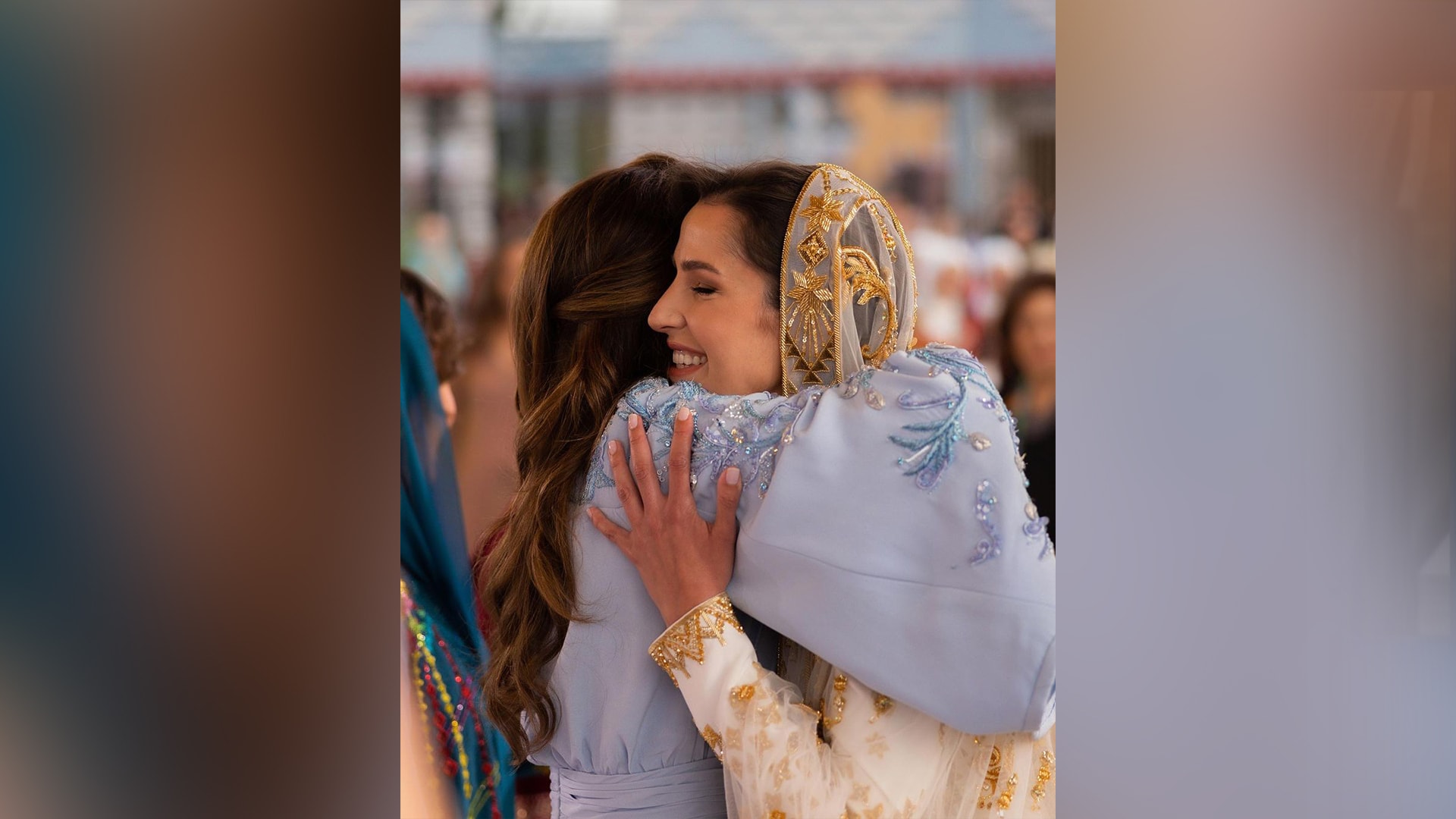 الملكة رانيا تنشر صورا من حفل حناء خطيبة ولي العهد وتُعلق: فرحتنا ما بتكمل دون أهلنا
