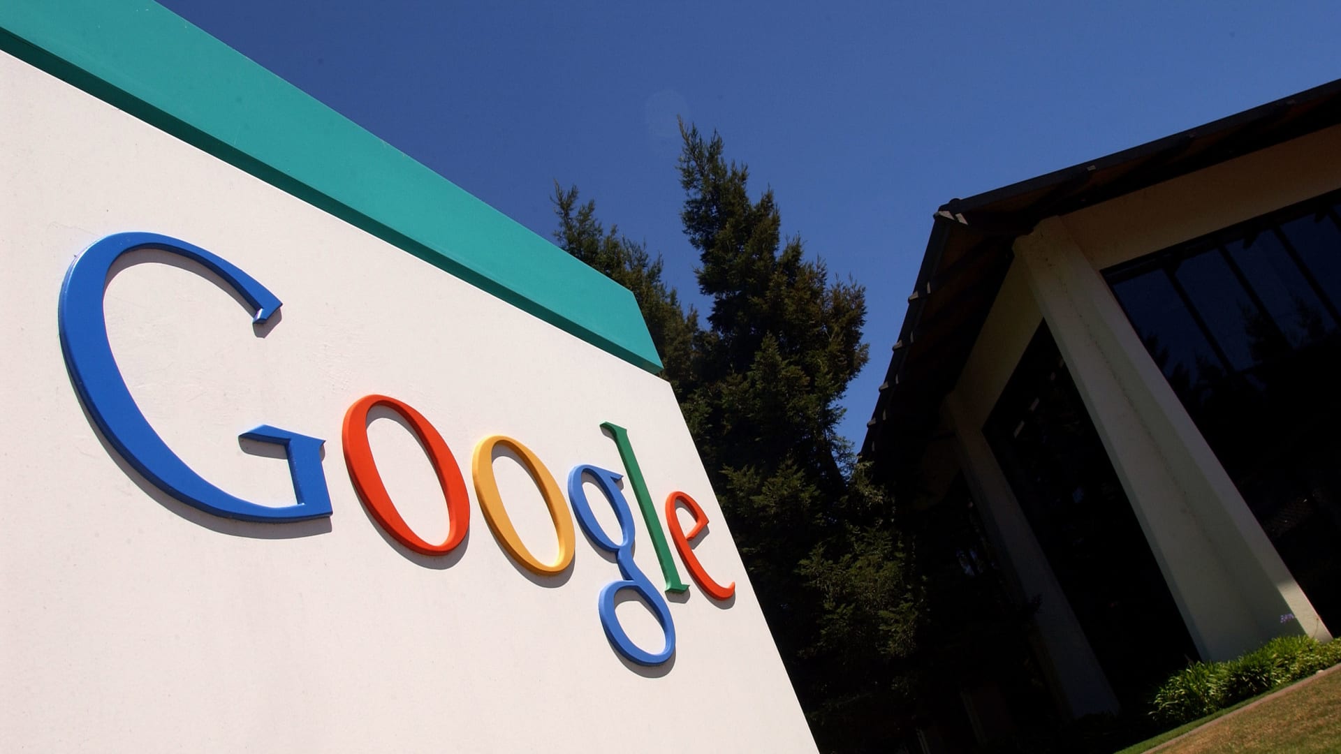 غوغل تحذف تطبيقا "يُحاكي العبودية" بعد انتقادات واسعة