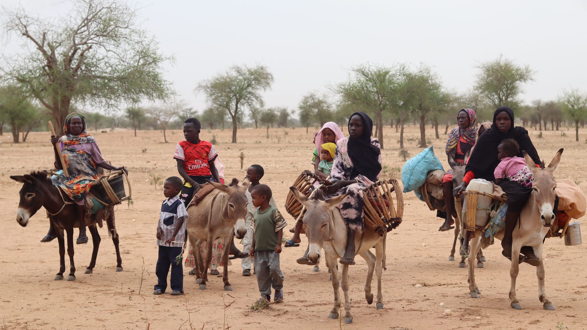 بينما يفر اللاجئون السودانيون من أهوال الحرب.. تكافح تشاد المنكوبة بالفقر للمساعدة