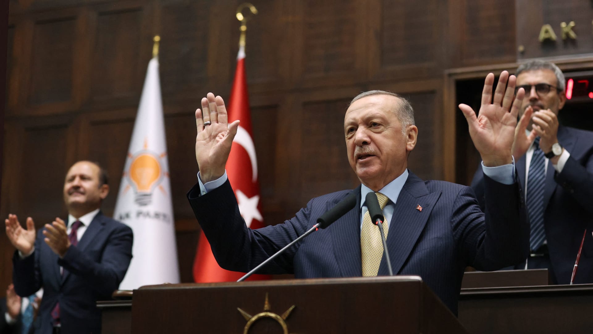 رئيس مجلس الانتخابات في تركيا يعلن فوز أردوغان في جولة الإعادة