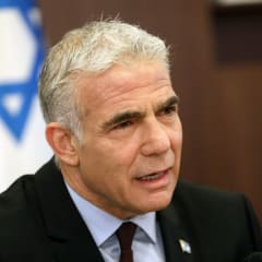 رئيس وزراء إسرائيل يوجه تهديدا مباشرا لحكومة لبنان بشأن حزب الله: قد نضطر لكبح جماحه