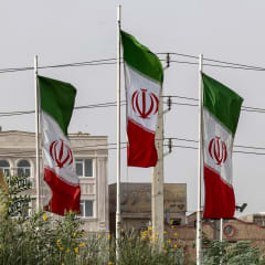 صورة ارشيفية لأعلام إيرانية بطهران 