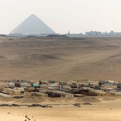 في منطقة آثار سقارة بمصر.. الكشف عن تابوت وردي انتمى لأحد كبار رجال الدولة قديمًا
