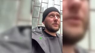 نجا بأعجوبة.. لحظة سقوط صاروخ وقذف حطام فوق رأس أوكراني أثناء تصوير مقطع فيديو