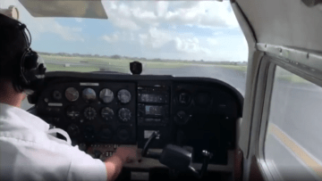 امرأة تزعم تحرش مسافر بها أثناء نومها