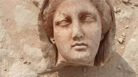 مصر تعلن عن كشف أثري جديد لمقابر منحوتة من العصر اليوناني والروماني في الإسكندرية