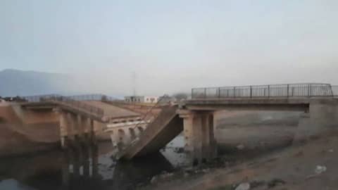 جيش الفتح يعلن تفجير جسر التوينة وقصف معسكر للنظام كرد على غارات إدلب