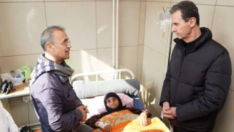 الأسد وقرينته يزوران مصابي الزلزال بمستشفى حلب