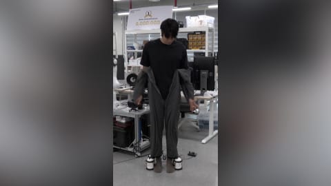 شاهد.. ملابس ذكية تلتف حول جسم مرتديها تلقائيًا في غضون 10 ثوانٍ