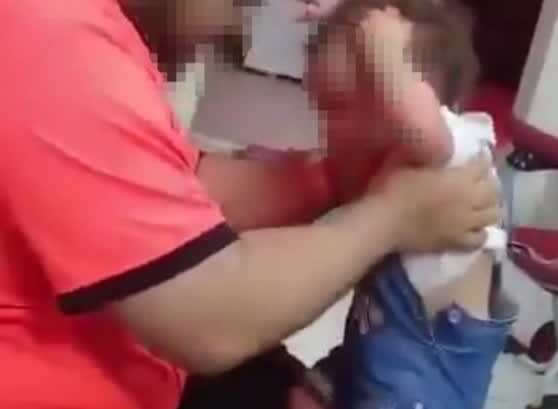 ردود فعل غاضبة على تويتر بعد نشر فيديو للاعتداء على طفل رضيع