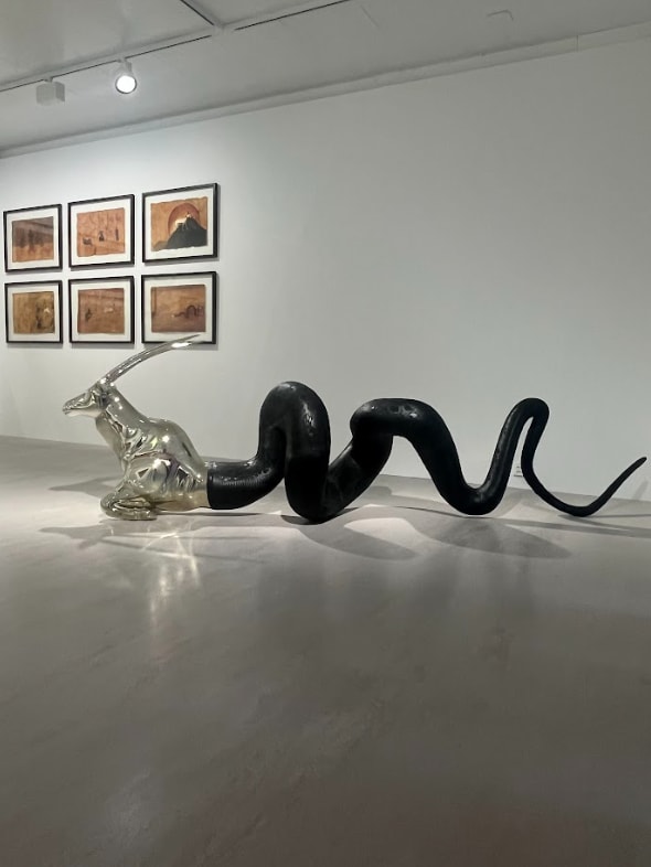 سعودي يدمج بين حيوان المها والثعبان في تكوين أسطوري .. ما سره؟