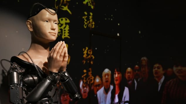 روبوت يعمل كراهب في اليابان.. فما الذي يضيفه إلى البوذية؟