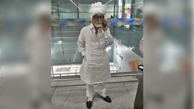 لحية مزيفة وشعر مصبوغ.. شاب ينتحل شخصية عجوز في مطار في الهند