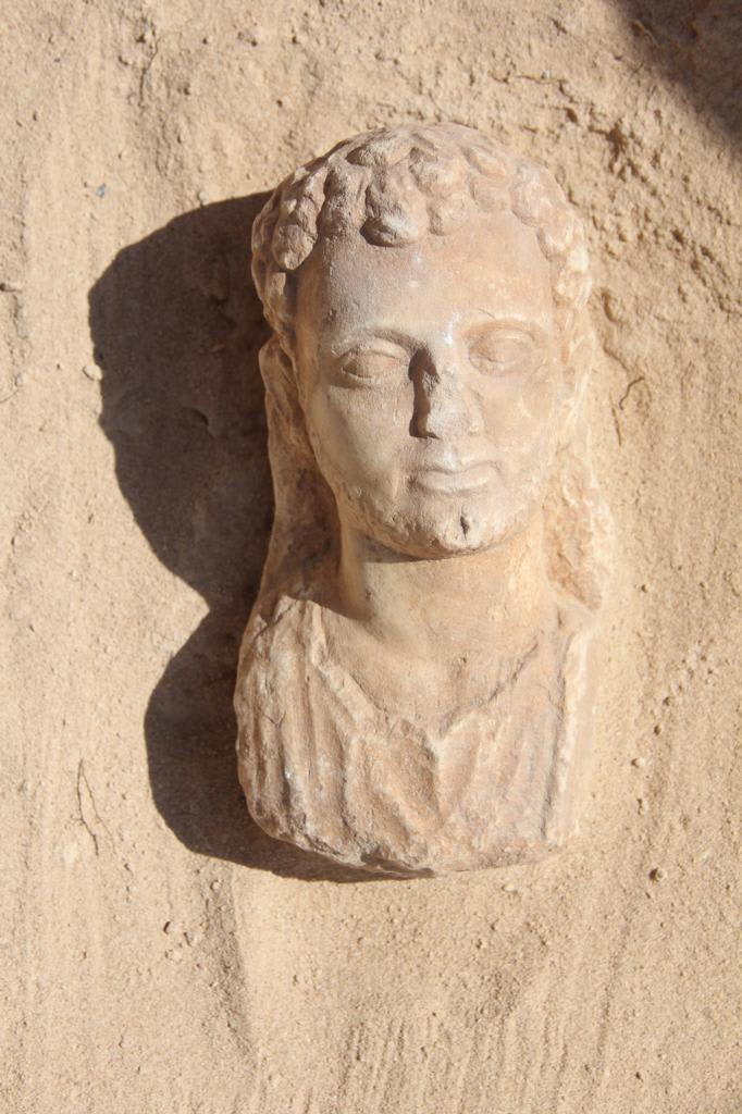 مصر تعلن عن كشف أثري جديد لمقابر منحوتة من العصر اليوناني والروماني في الإسكندرية 