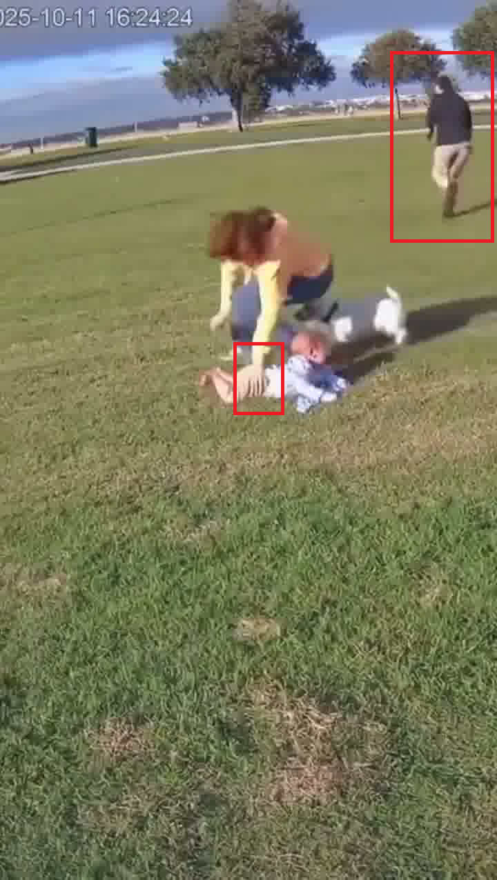 لقطة شاشة تُظهر مشاهد وتصرفات غريبة أو غير منطقية خلال الفيديو