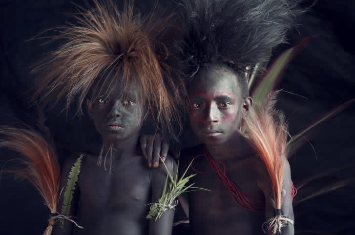 بالصور.. تعرف إلى أكثر القبائل النائية من حول العالم 