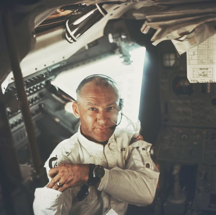  دليل طيران مهمة "أبولو 11" ضمن مزاد الذكرى ال50 لأول هبوط على سطح القمر