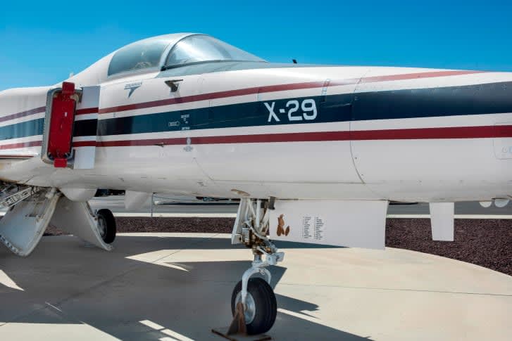 تعرف إلى الطائرة المقاتلة  "X-29" صاحبة الأجنحة المعكوسة 