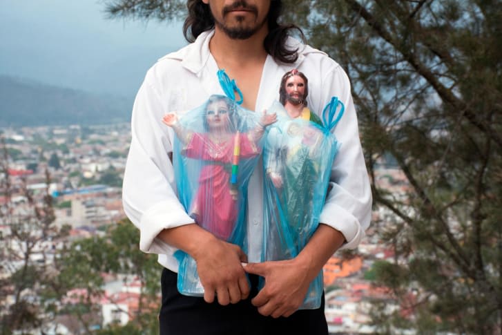 صور "حساسة" تجسد علاقة المكسيك المعقدة بالديانة الكاثوليكية 
