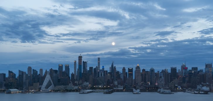 لمدة 30 عام.. هذا المصور سيوثق أفق مدينة نيويورك بالتصوير المتقطع حتى عام 2045