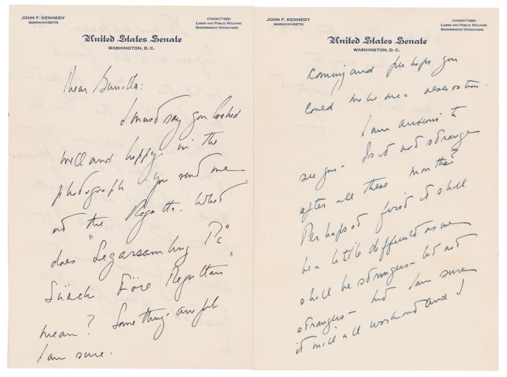  رسائل حب من الرئيس الأمريكي الراحل جون ف. كينيدي إلى عشيقته السويدية