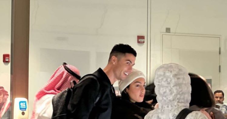 وصول كريستيانو رونالدو رفقة عائلته  إلى السعودية