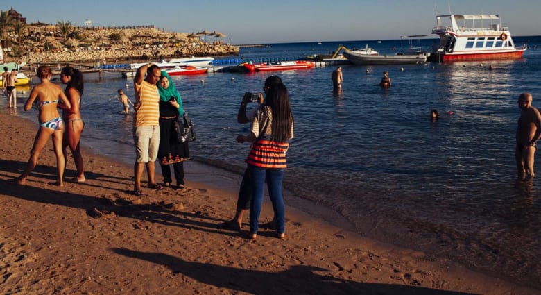 مصر البنادق واللحى.. هوية ضائعة لم تحسمها سنوات الصراع مصر البنادق واللحى.. هوية ضائعة لم تحسمها سنوات الصراع