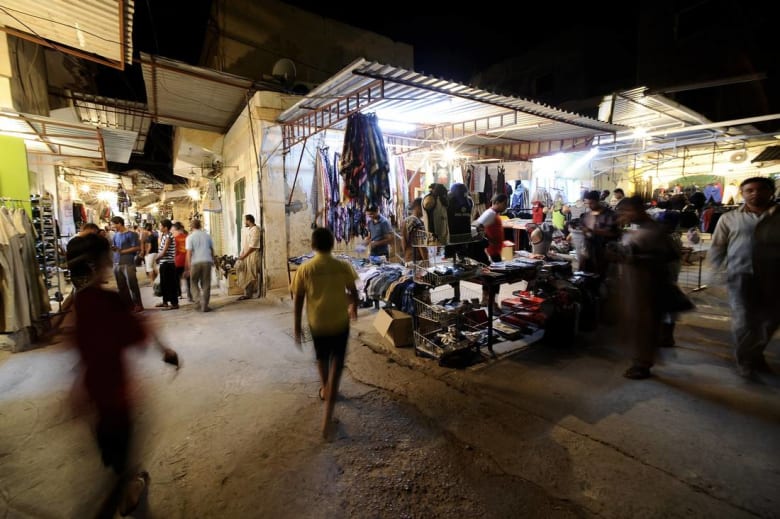 النوم نهار ا والسهر ليل ا ملاذ العديد