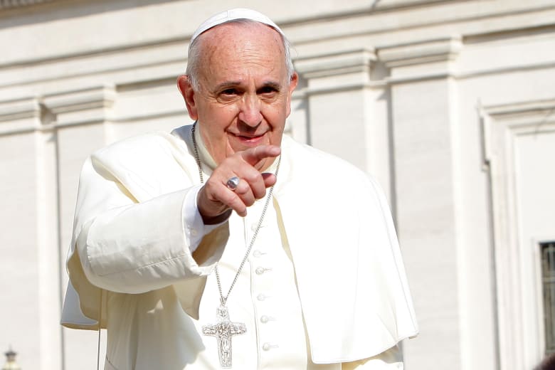 البابا فرانسيس يصف تعليم الهويّة الجنسية في المدارس بـالاحتلال
