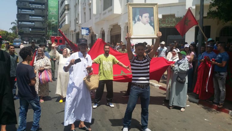 مسيرة حاشدة في عاصمة المغرب تضامنا مع حراك الريف مسيرة حاشدة في عاصمة المغرب تضامنا مع حراك الريف